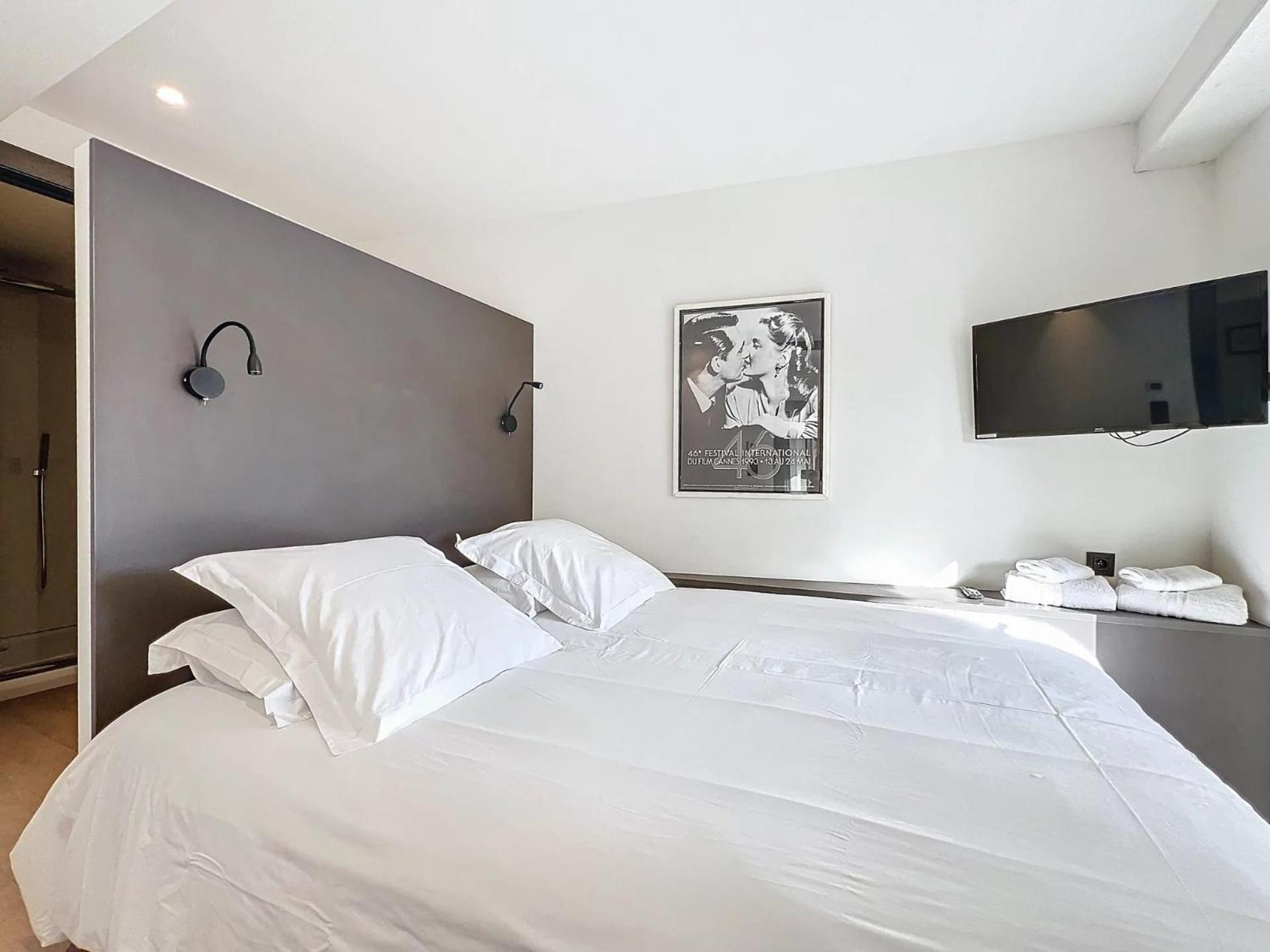 3P Between Croisette Beaches And Antibes Street Cannes Exterior photo