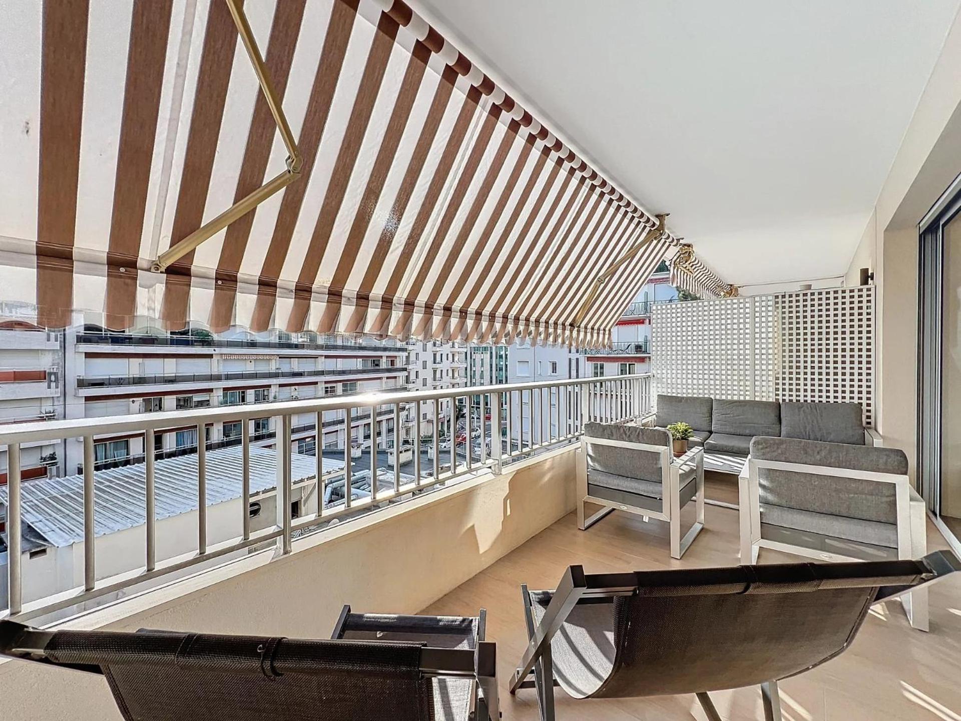3P Between Croisette Beaches And Antibes Street Cannes Exterior photo