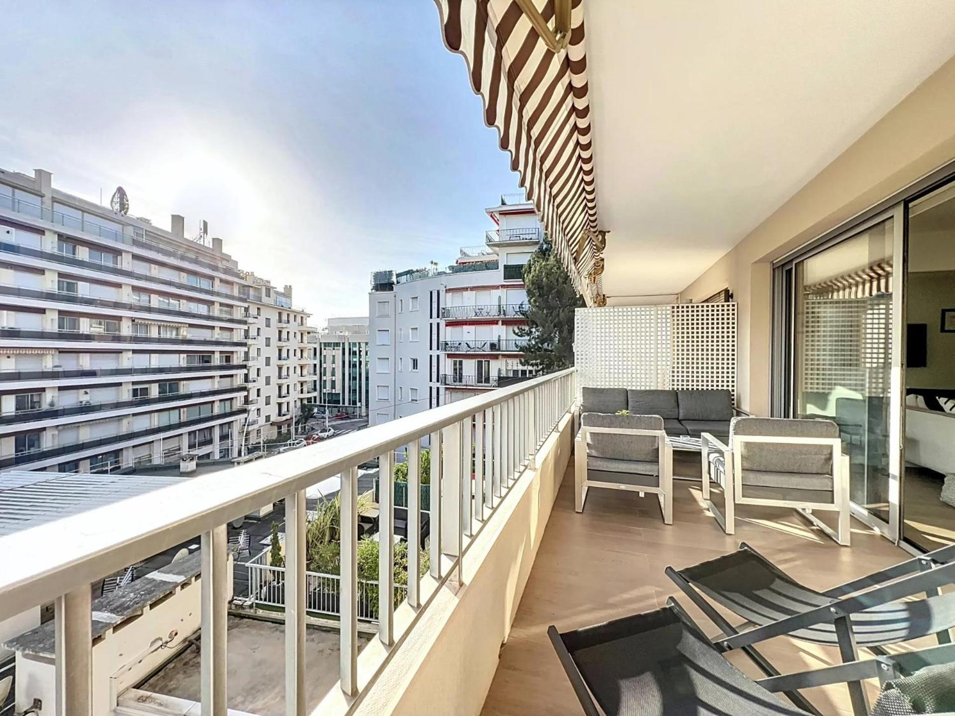 3P Between Croisette Beaches And Antibes Street Cannes Exterior photo
