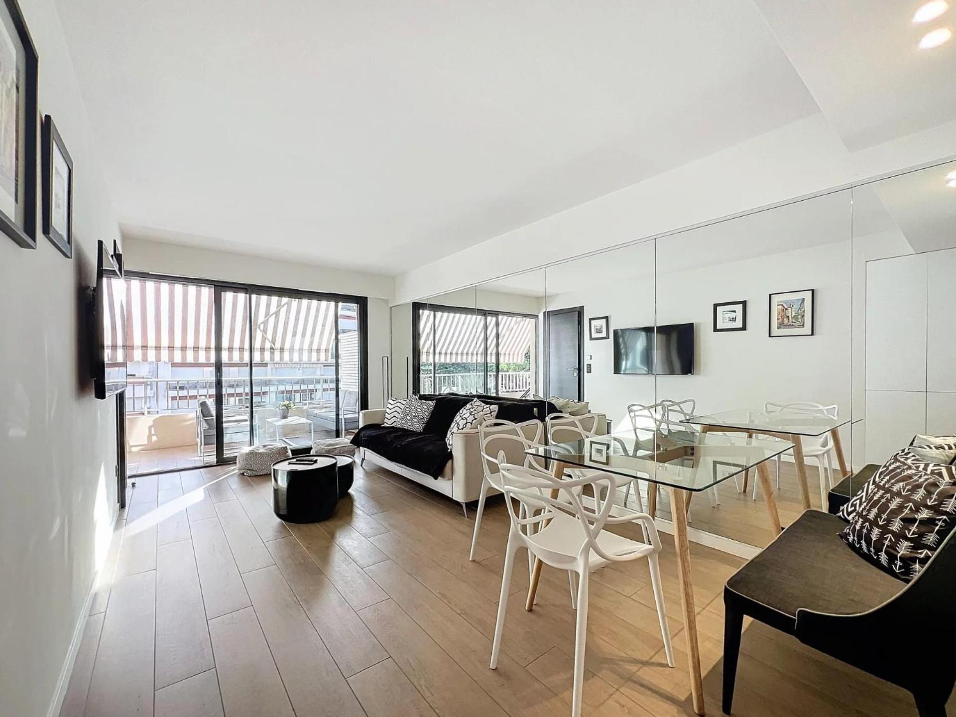 3P Between Croisette Beaches And Antibes Street Cannes Exterior photo